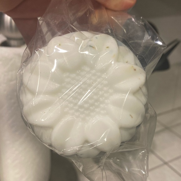 Meet your Posher, Crystal - Picture 2 of 7